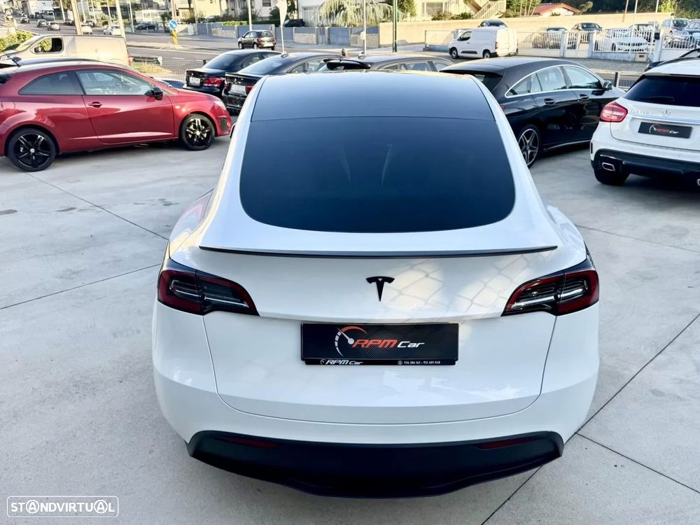 Tesla Model Y - 10