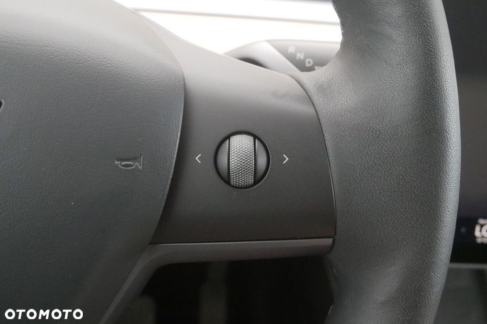 Tesla Model Y - 28