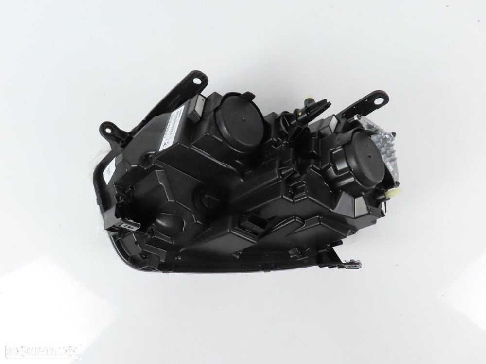 Farol normal Direito Novo/ Original DACIA DUSTER (HM_) 260101133R - 2