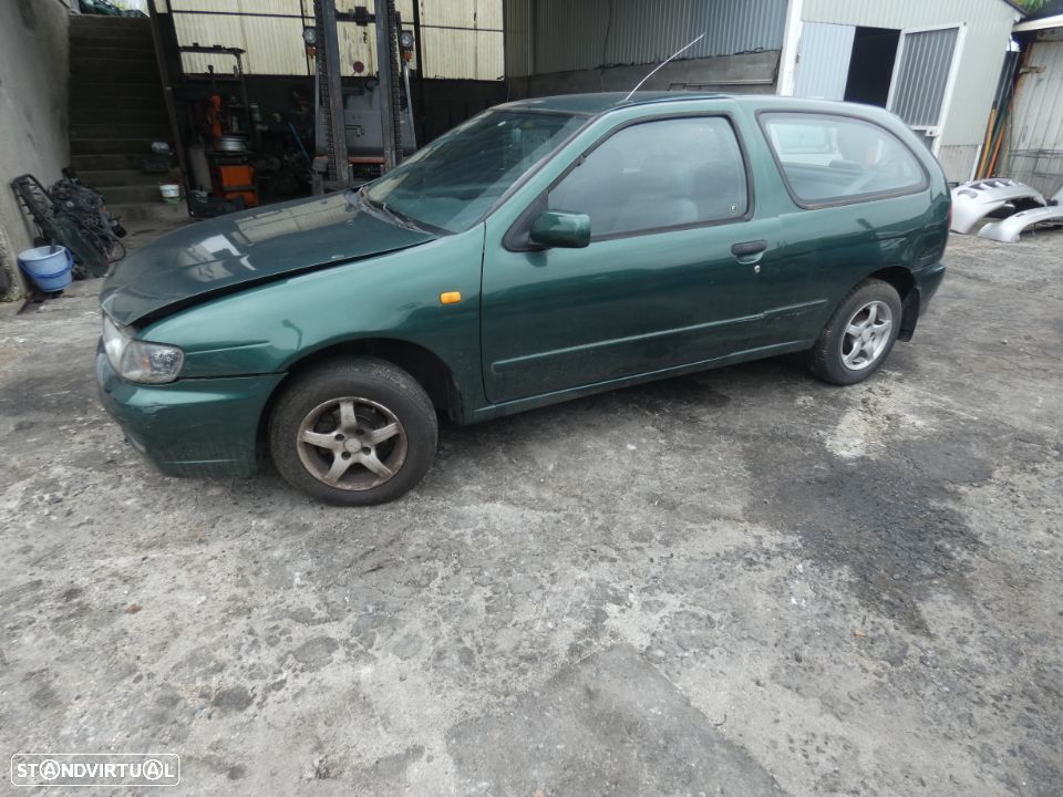 Nissan Almera de 1997 para peças - 1