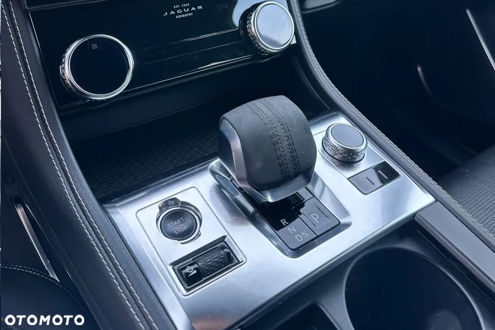 Jaguar F-Pace D200 AWD R-Dynamic S - 34