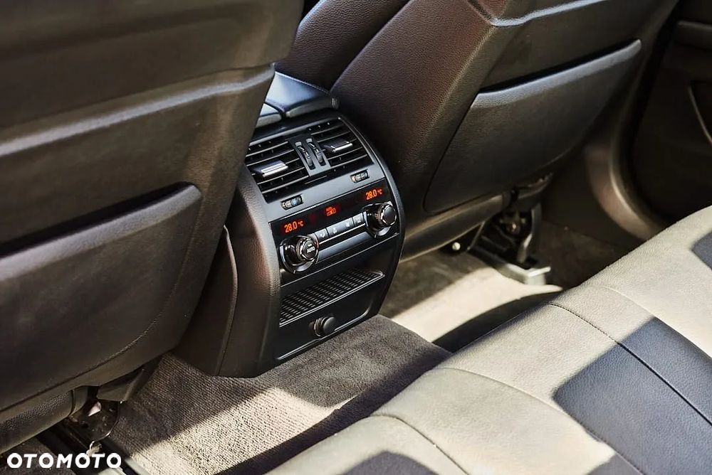 BMW Seria 5 530d xDrive - 13