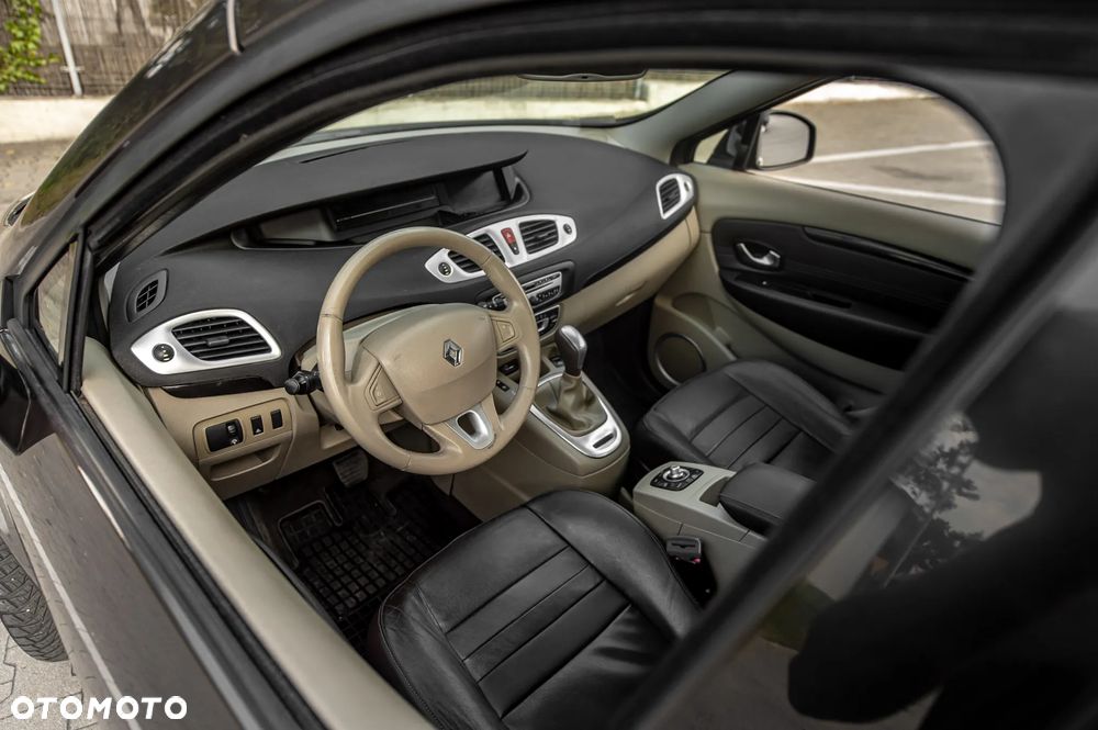 Renault Grand Scenic - 21