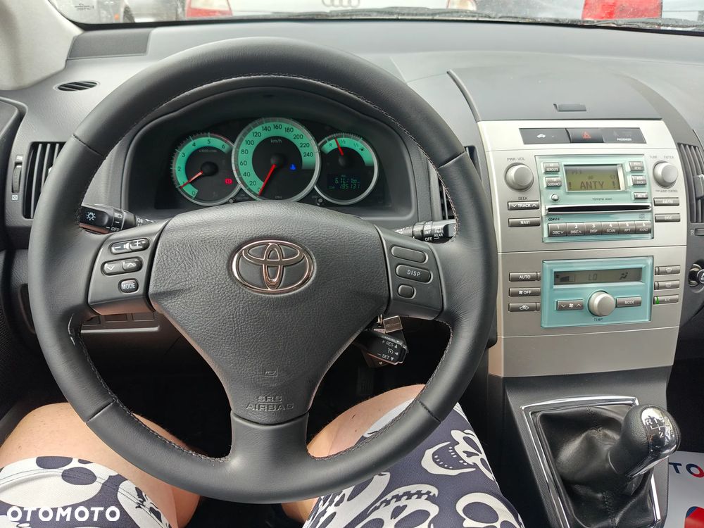 Toyota Corolla Verso 2.2 D-4D DPF Executive - 21