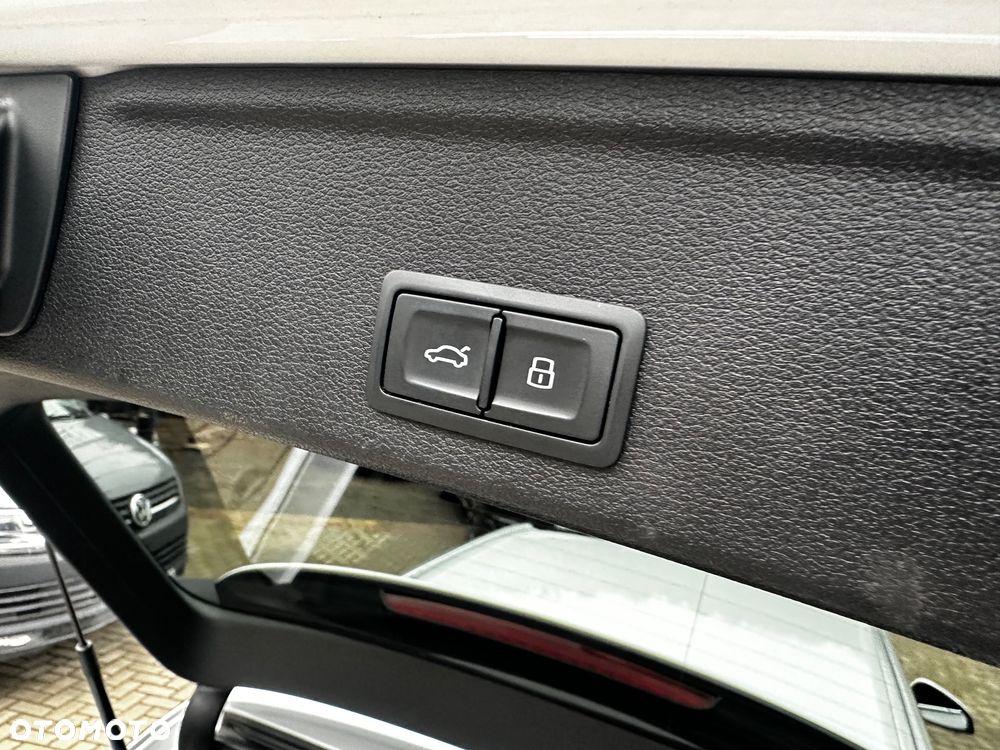 Audi A4 Avant 40 TDI quattro S tronic S line - 38