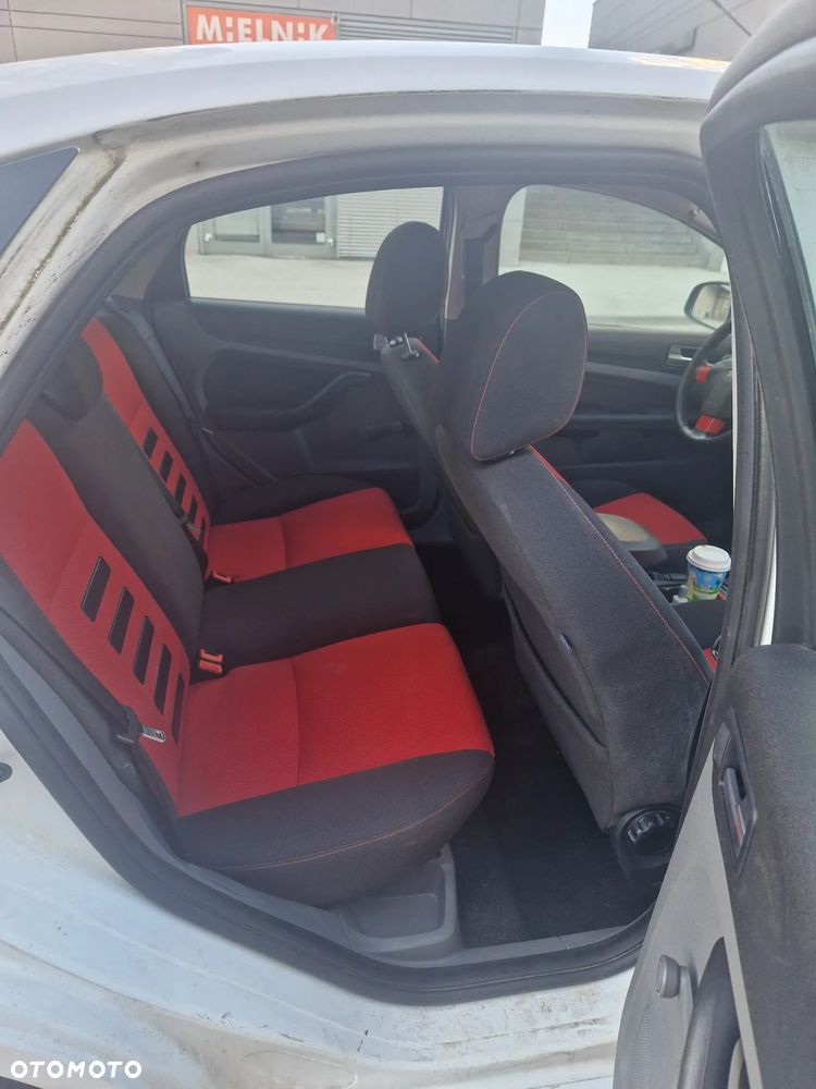 Ford Focus 1.8 TDCi Ambiente - 6