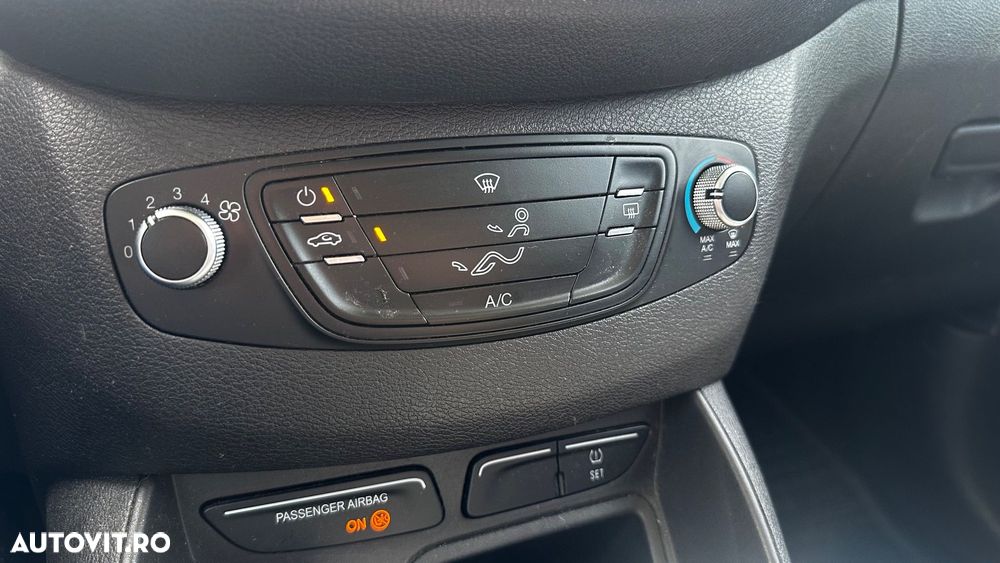 Ford Tourneo Courier 1.5 TDCi Trend - 24