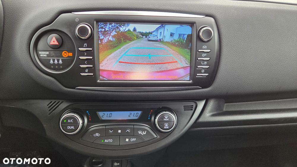 Toyota Yaris Hybrid 100 Premium EU6 - 7