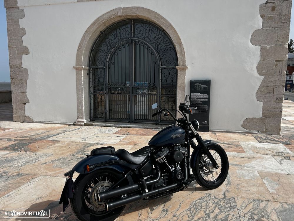 Harley-Davidson Softail Street Bob - 18