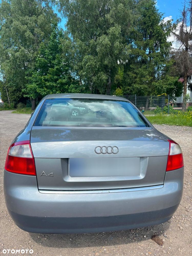 Audi A4 Limousine - 8