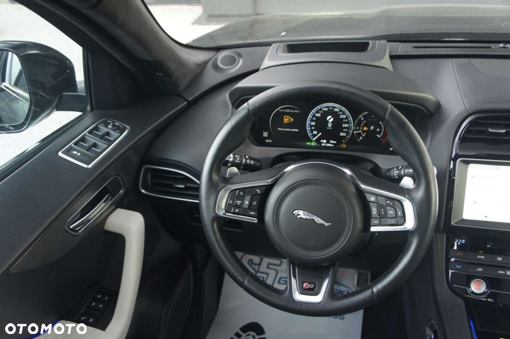 Jaguar F-Pace - 10