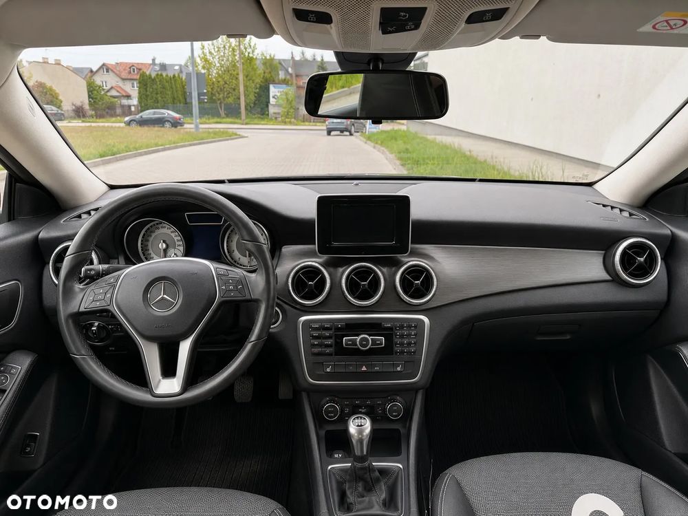 Mercedes-Benz CLA 180 BlueEffICIENCY Edition - 4