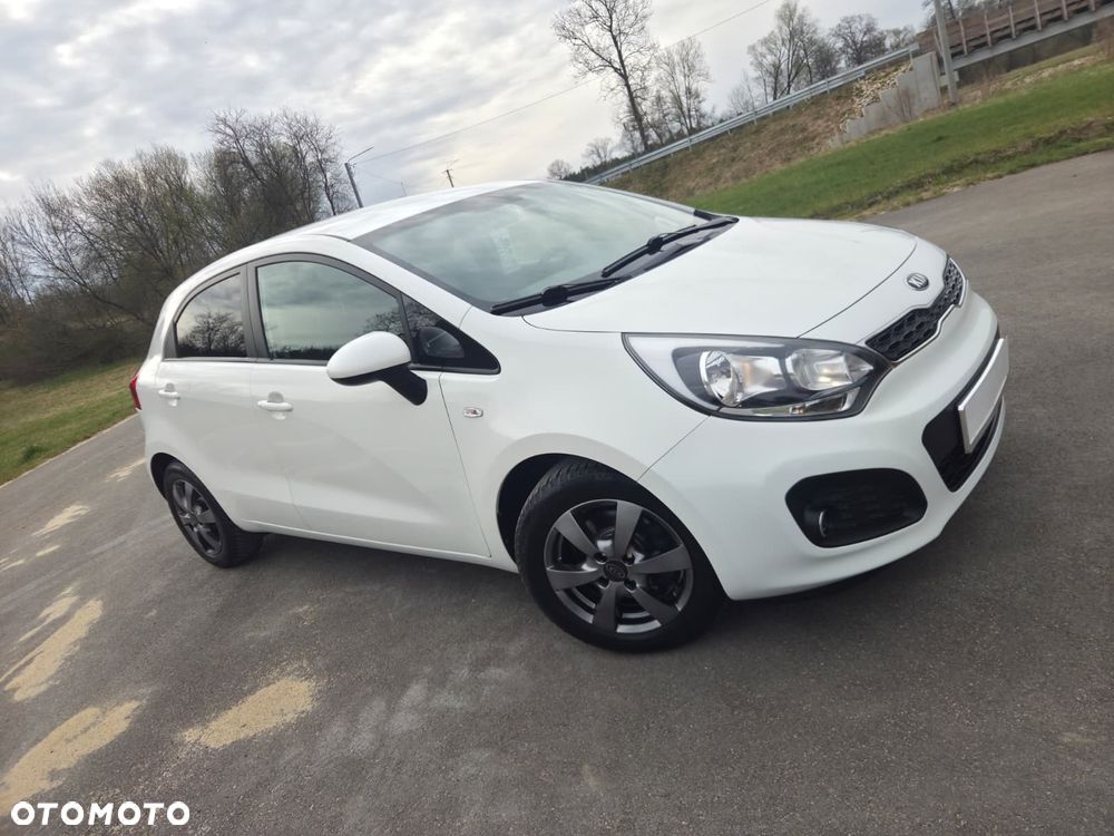Kia Rio 1.2 L - 3
