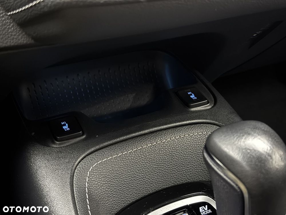 Toyota Corolla 2.0 Hybrid Comfort - 28