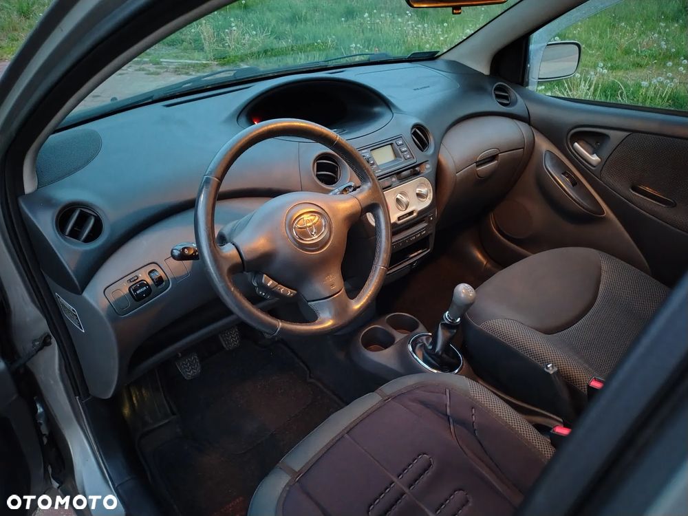 Toyota Yaris 1.4 D-4D Sol - 14