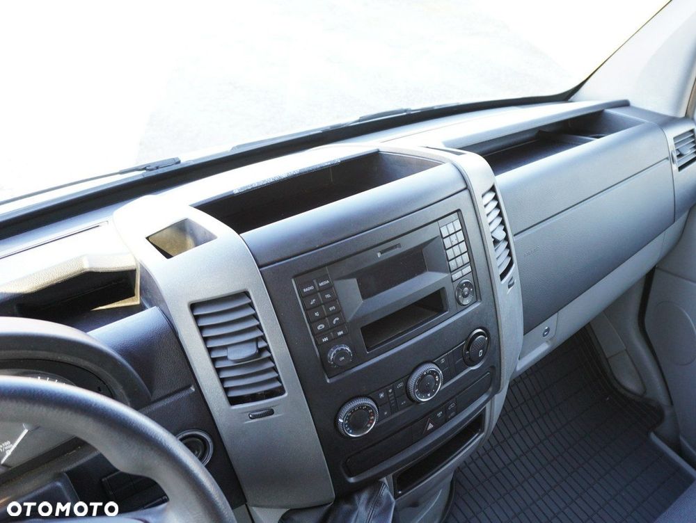 Mercedes-Benz Sprinter - 13