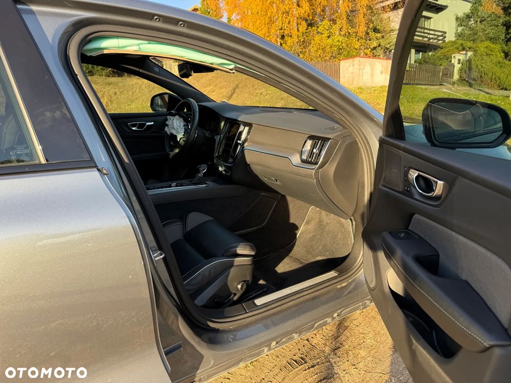 Volvo S60 T5 AWD R-Design - 17