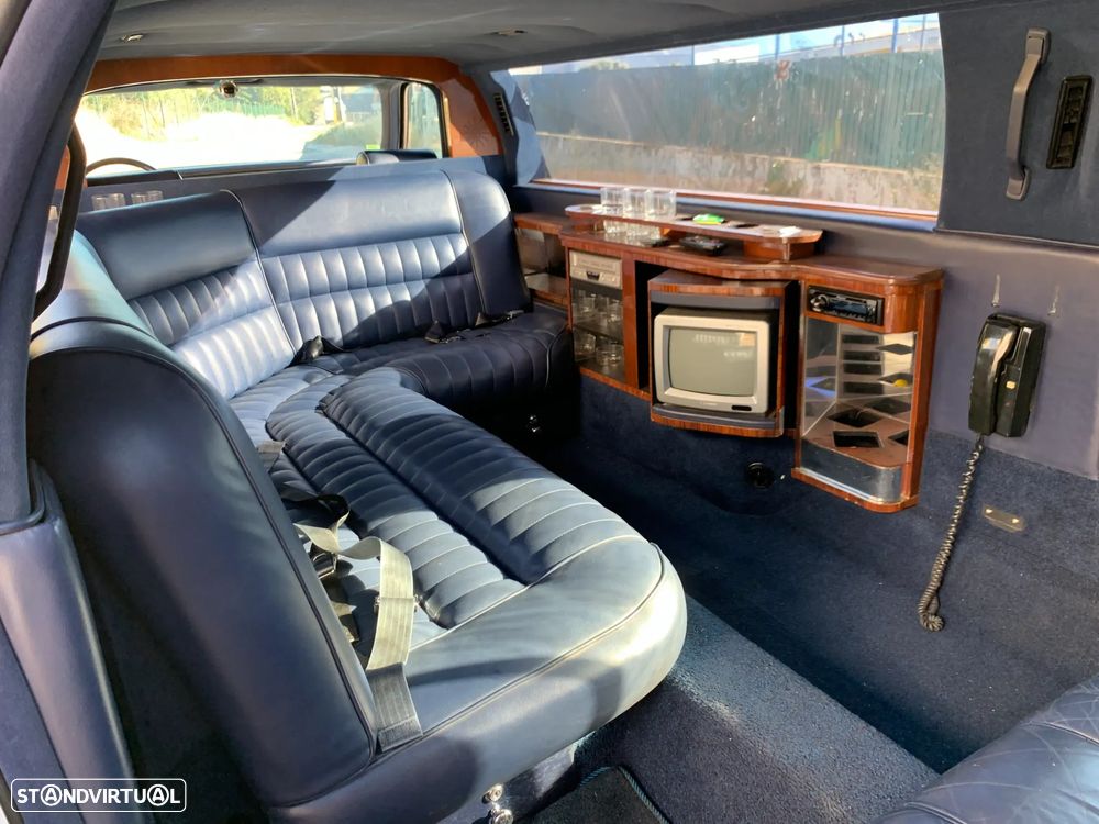 Lincoln Town Car - 9