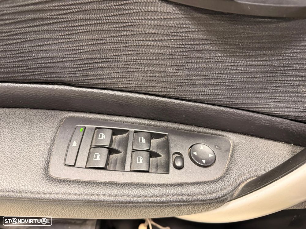 BMW 118 d Pack M - 18
