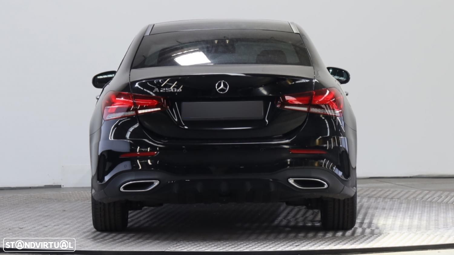 Mercedes-Benz A 250 Limousine e AMG Line - 4