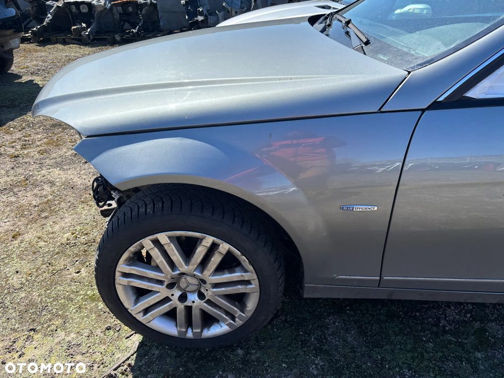 Mercedes C klasa w204 07- 792 lak błotnik przod przednie lewy - 1