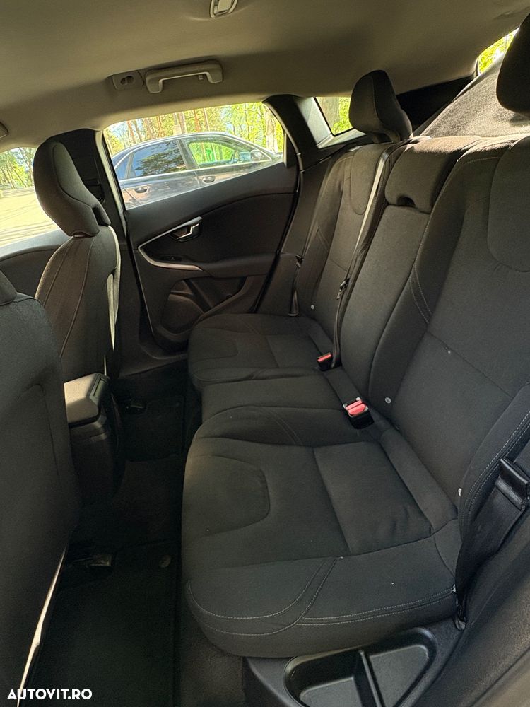 Volvo V40 D2 Aut. Kinetic - 9