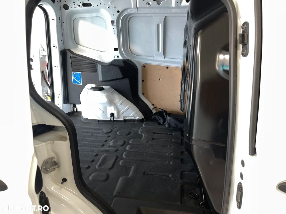 Ford Transit Courier - 9