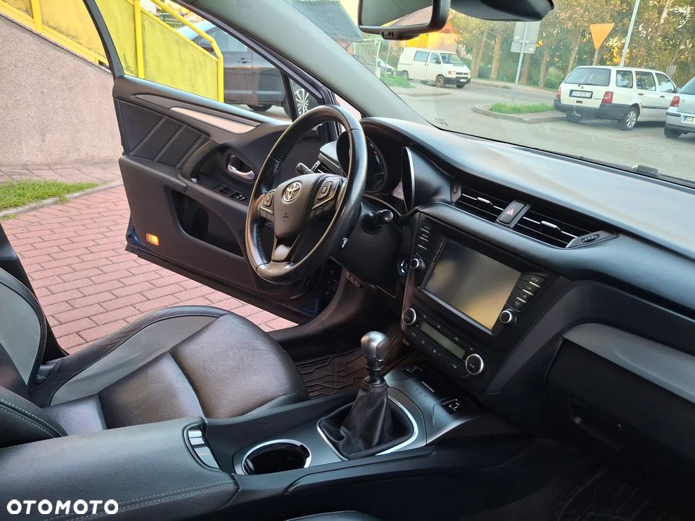 Toyota Avensis 2.0 D-4D Premium - 24