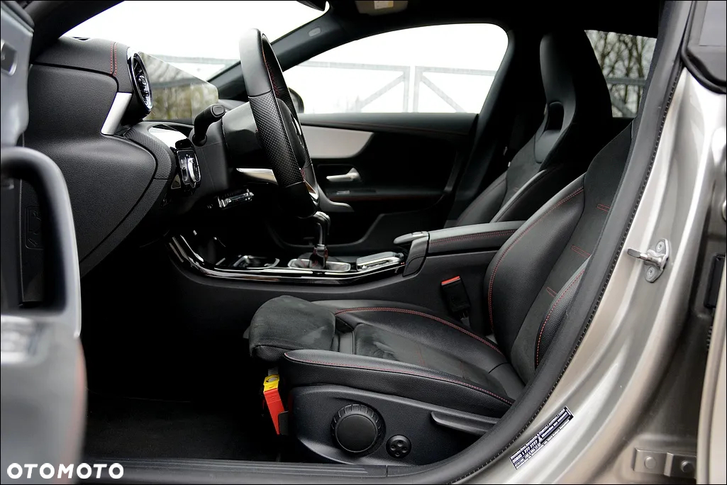 Mercedes-Benz CLA 180 Shooting Brake AMG Line - 21