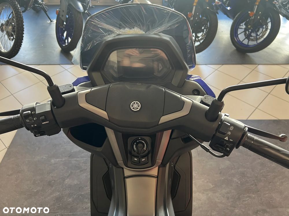 Yamaha NMAX - 11