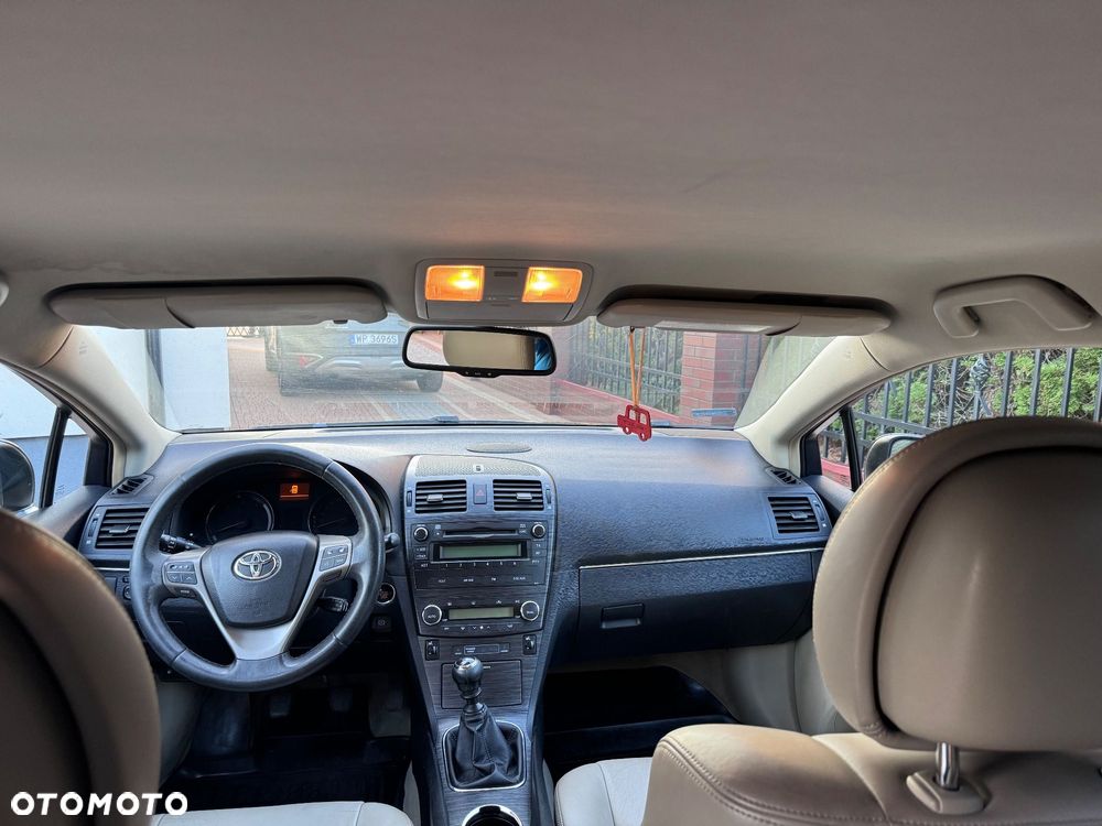 Toyota Avensis 2.0 D-4D - 25