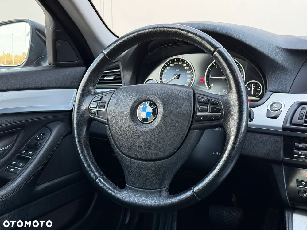 BMW Seria 5 520d xDrive - 14