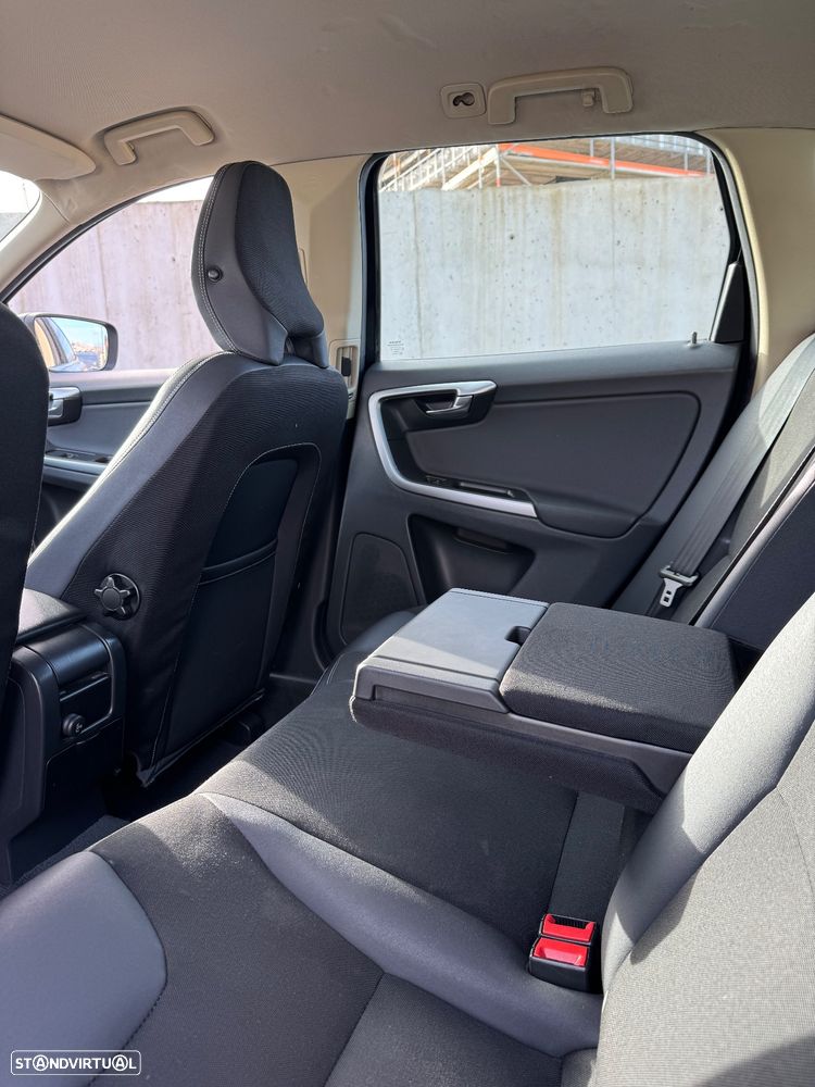 Volvo XC 60 2.0 D4 Momentum Start/Stop - 7