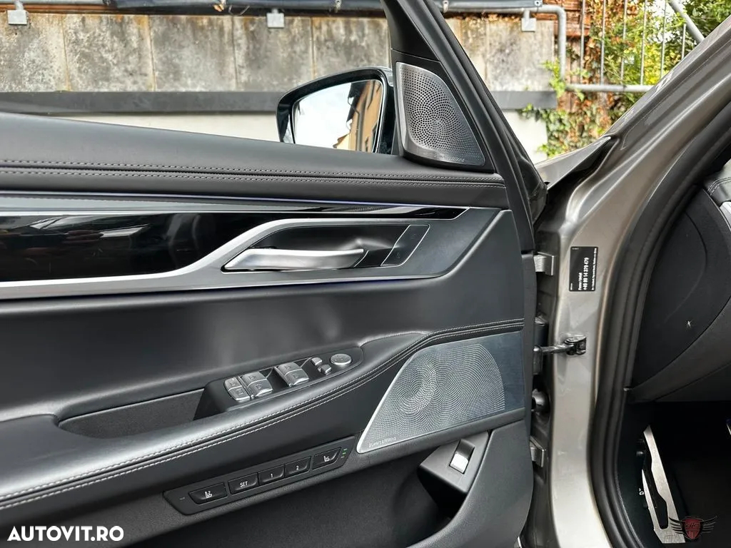 BMW Seria 7 730d xDrive MHEV - 30