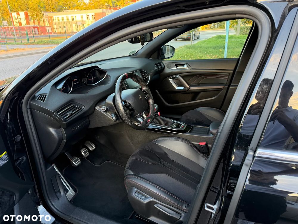 Peugeot 308 1.6 e-THP GTi by Sport S&S - 10