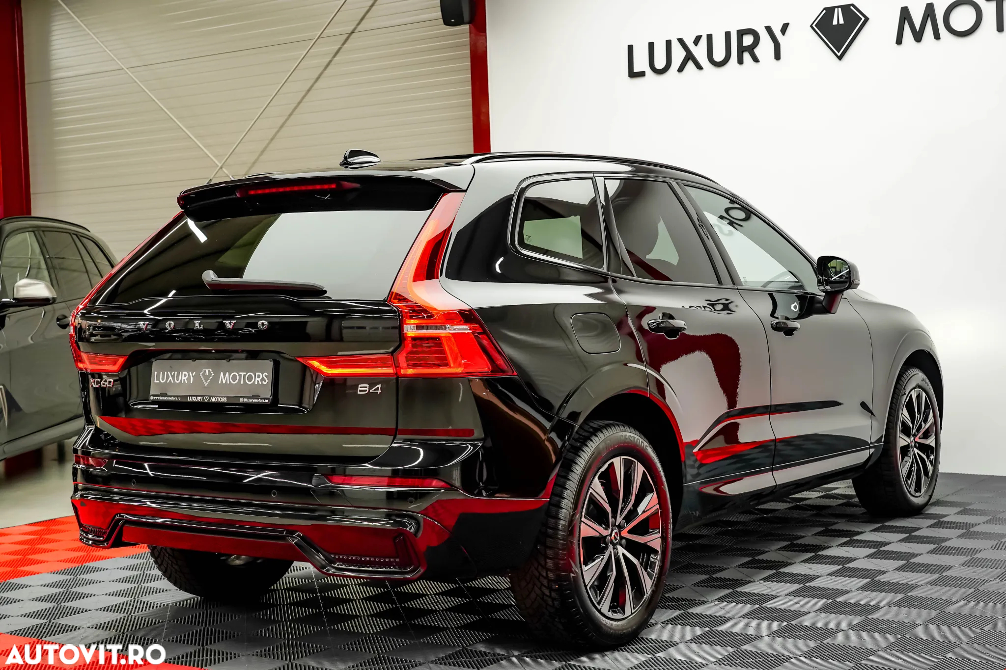 Volvo XC 60 B4 D Plus Dark - 15