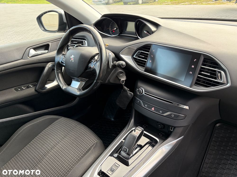 Peugeot 308 BlueHDi 130 EAT8 Black Edition - 26