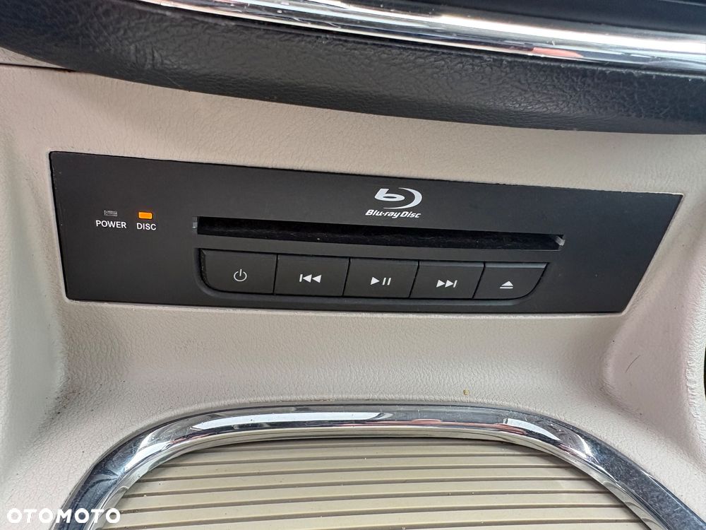 Chrysler Town & Country - 18