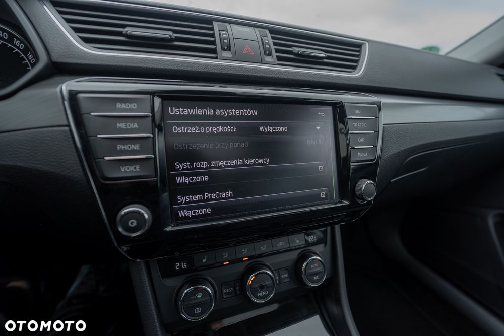 Skoda Superb 2.0 TDI Premium Edition - 37