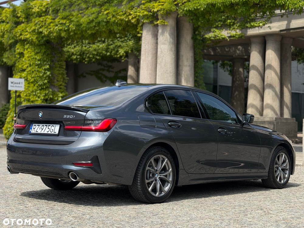 BMW Seria 3 330i Sport Line - 4