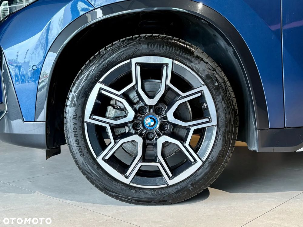 BMW iX1 - 12