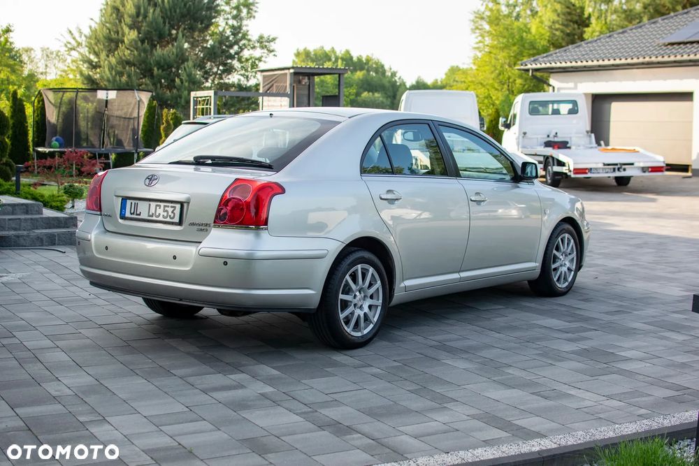 Toyota Avensis - 13