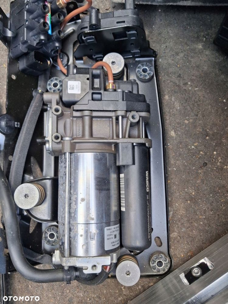 AUDI A8 D5 2021 kompresor zawieszania oraz moduł 4N0616005E 4M0907778A - 1