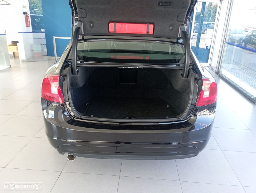Volvo S60 2.0 D2 Momentum - 20