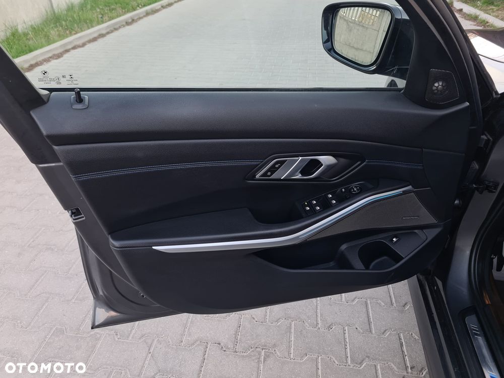 BMW Seria 3 330e M Sport - 19