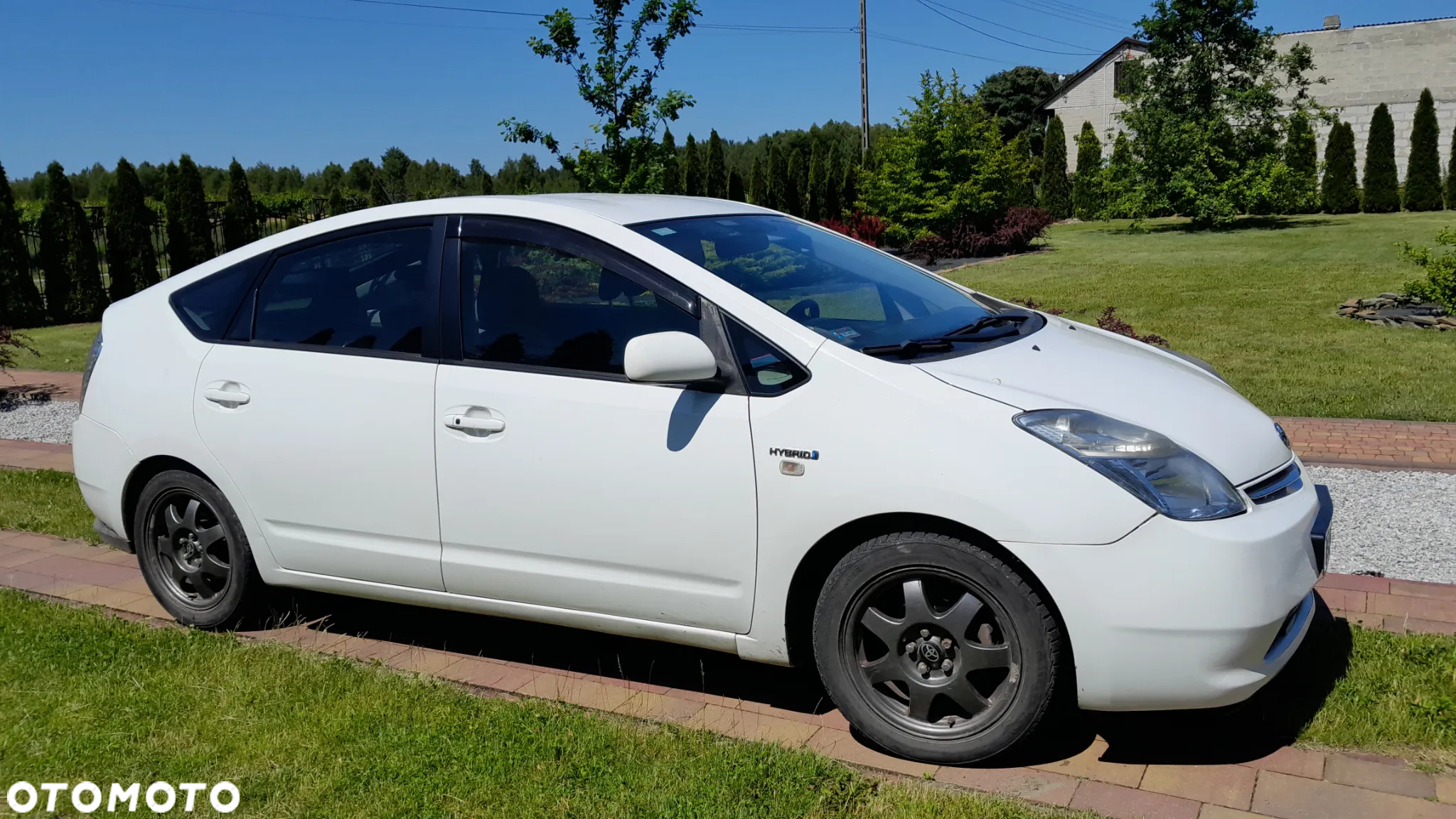 Toyota Prius (Hybrid) Sol - 2