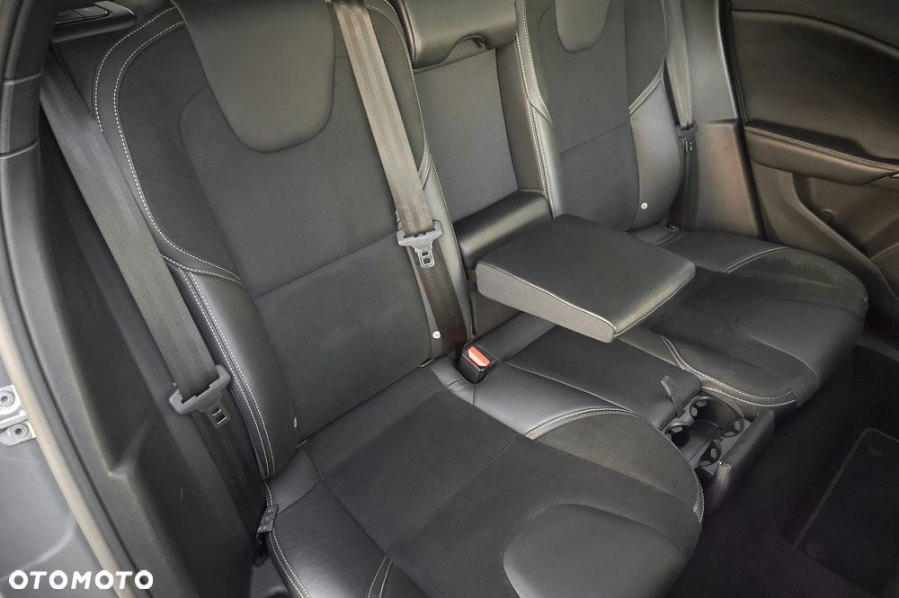 Volvo V40 D3 Geartronic RDesign - 34