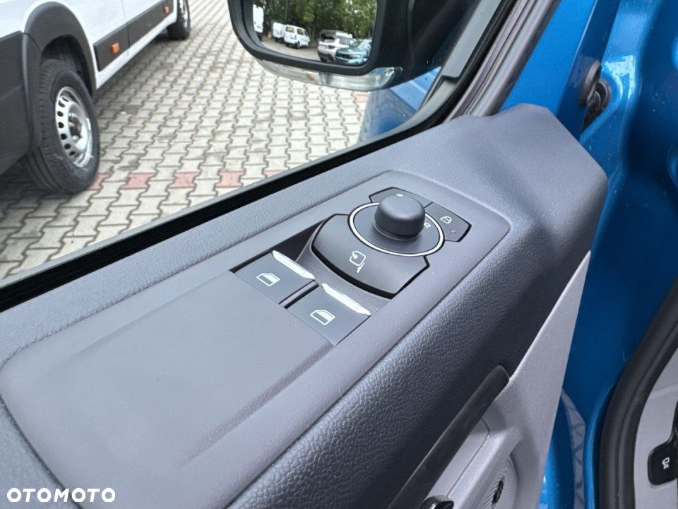 Ford Tourneo Custom - 24