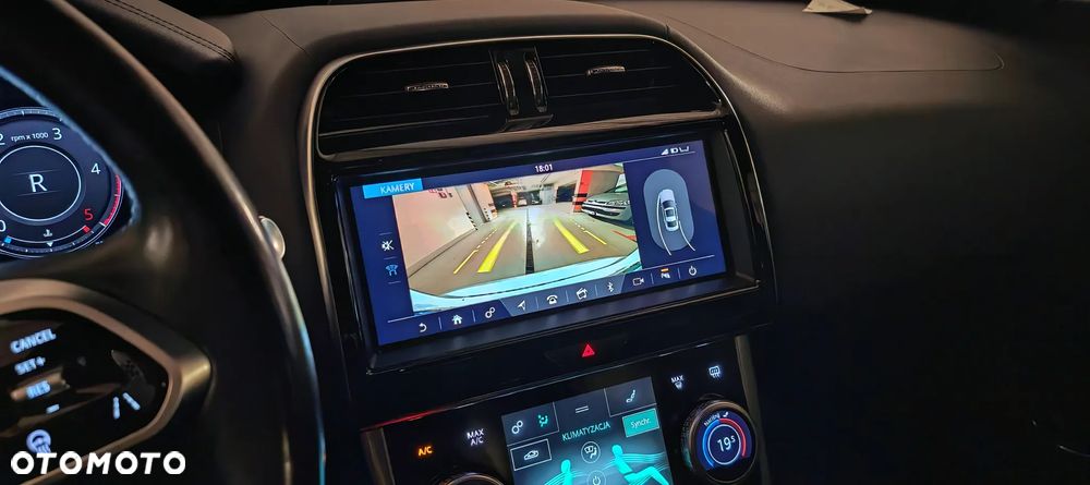 Jaguar XE 2.0 D180 HSE - 22