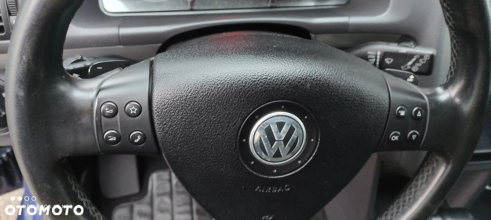 Volkswagen Touran 2.0 TDI DPF Highline DSG - 17